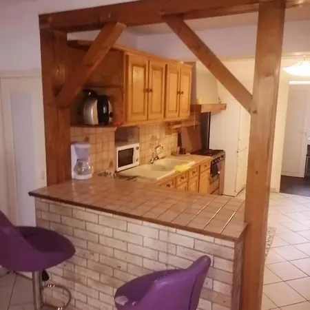 Appartement De 2 Chambres Avec Wifi A Aurillac Appartamento *