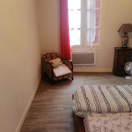 Appartement De 2 Chambres Avec Wifi A Aurillac Appartamento *